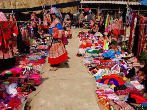 Sapa Can Cau Market tour 3 days